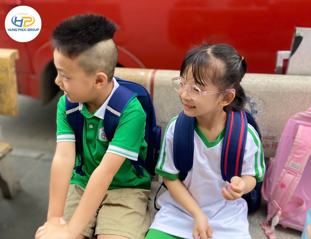 cac-truong-tieu-hoc-co-xe-dua-don-cua-Hung-Phuc