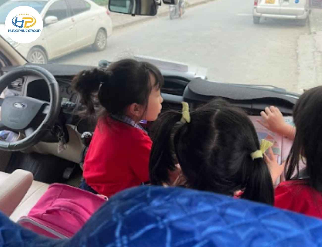 dua-don-hoc-sinh-di-hoc