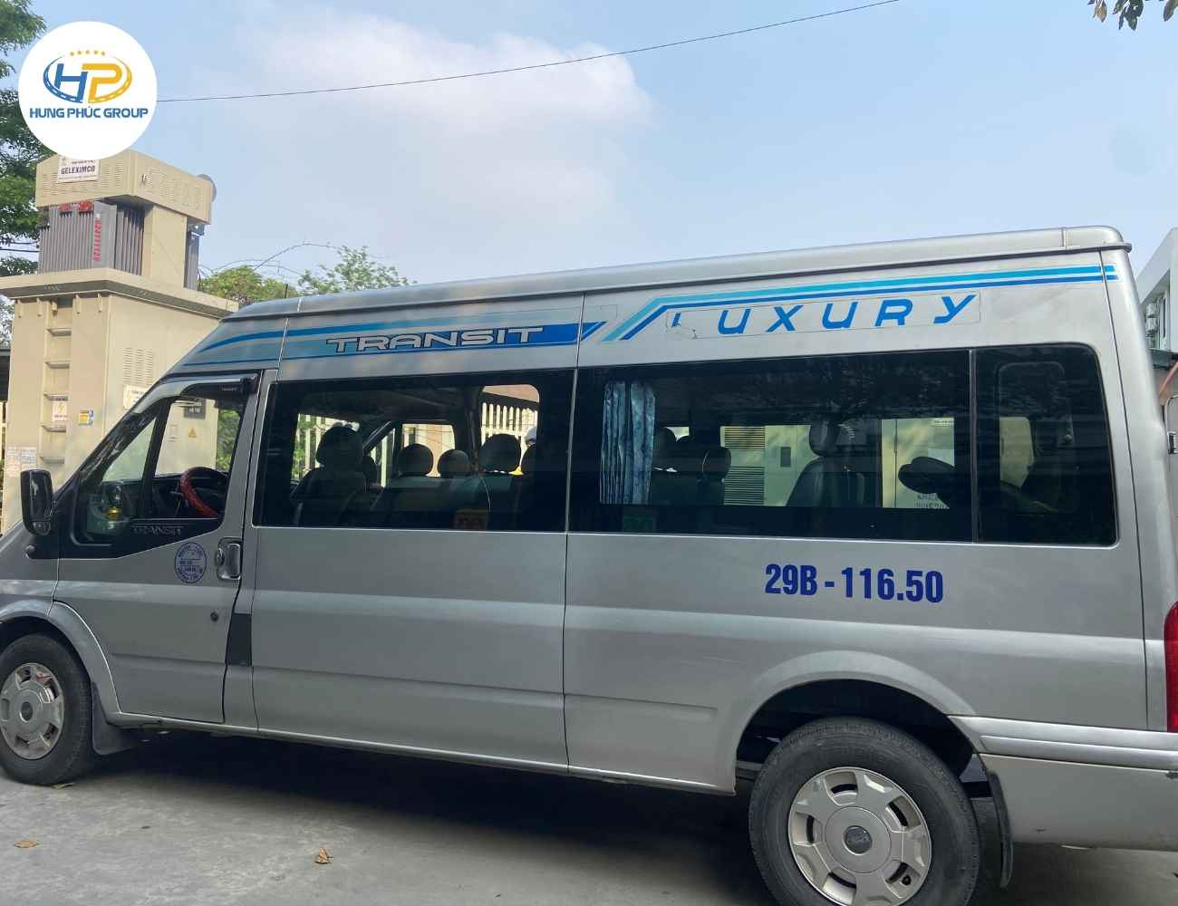 xe-dua-don-hoc-sinh-tai-Hung-Phuc